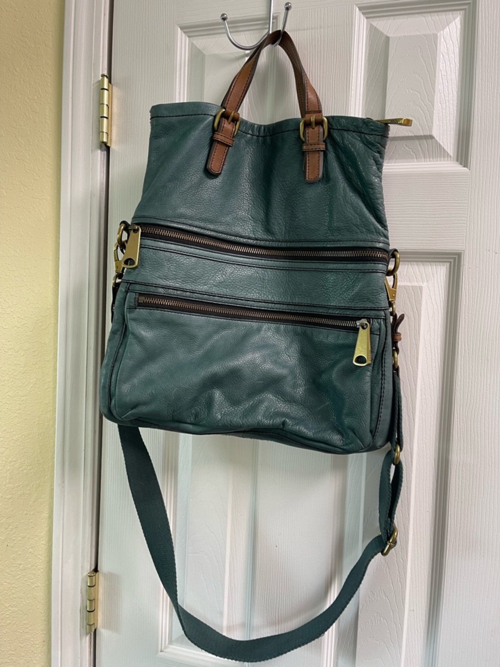 Authentic Fossil Explorer Large Crossbody Shoulder Bag Tote Black Foldover Purse